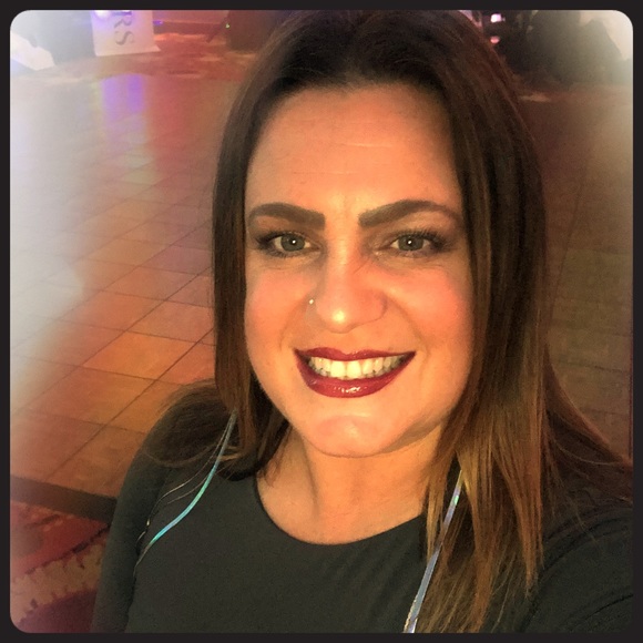 Meet your Posher, Melissa - Picture 3 of 3